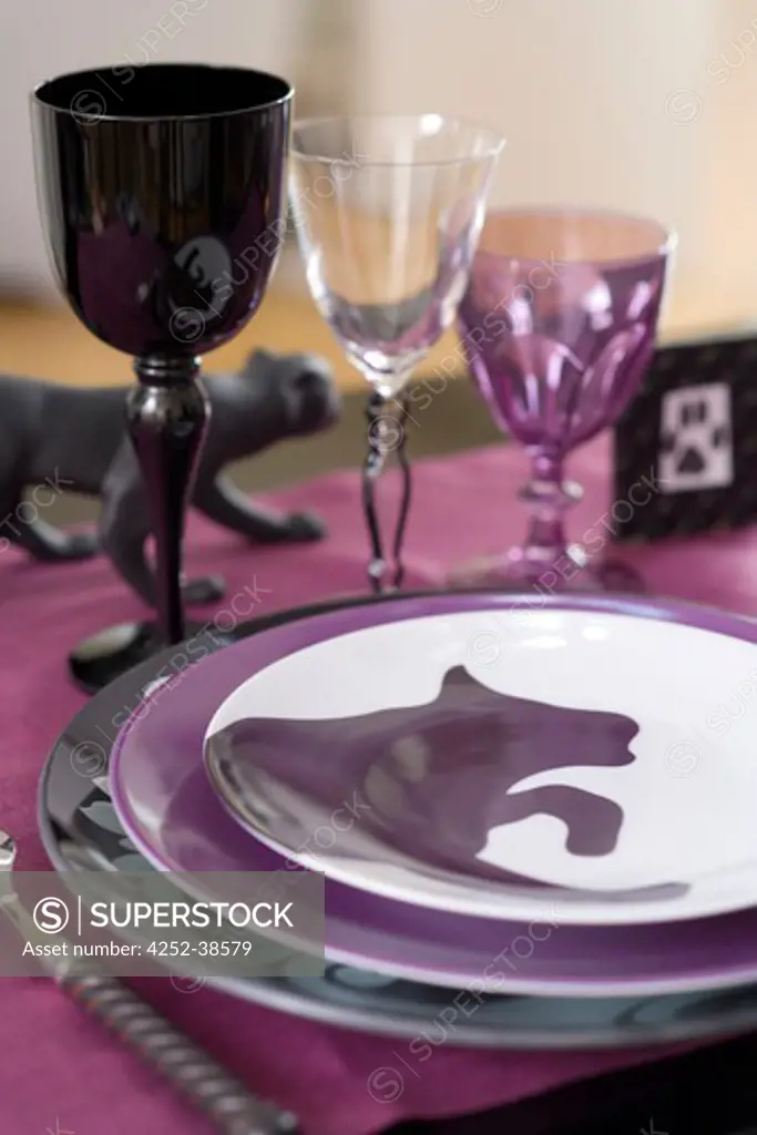 Elegant violet set table