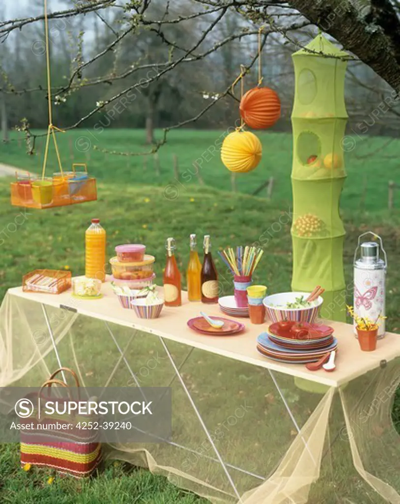 Garden picnic table