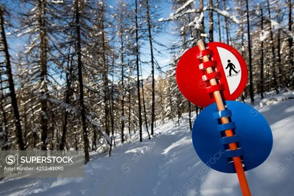 Sign-posted itinary mountain snowshoes