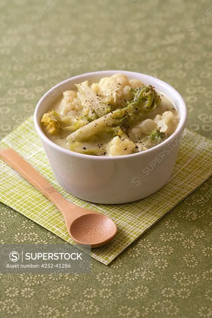 Cauliflower broccoli and curry soup
