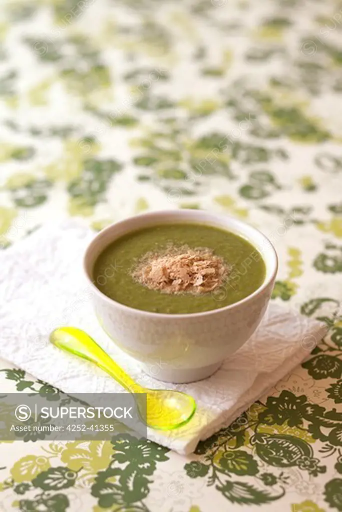 Green pea and brewer's yeast veloute