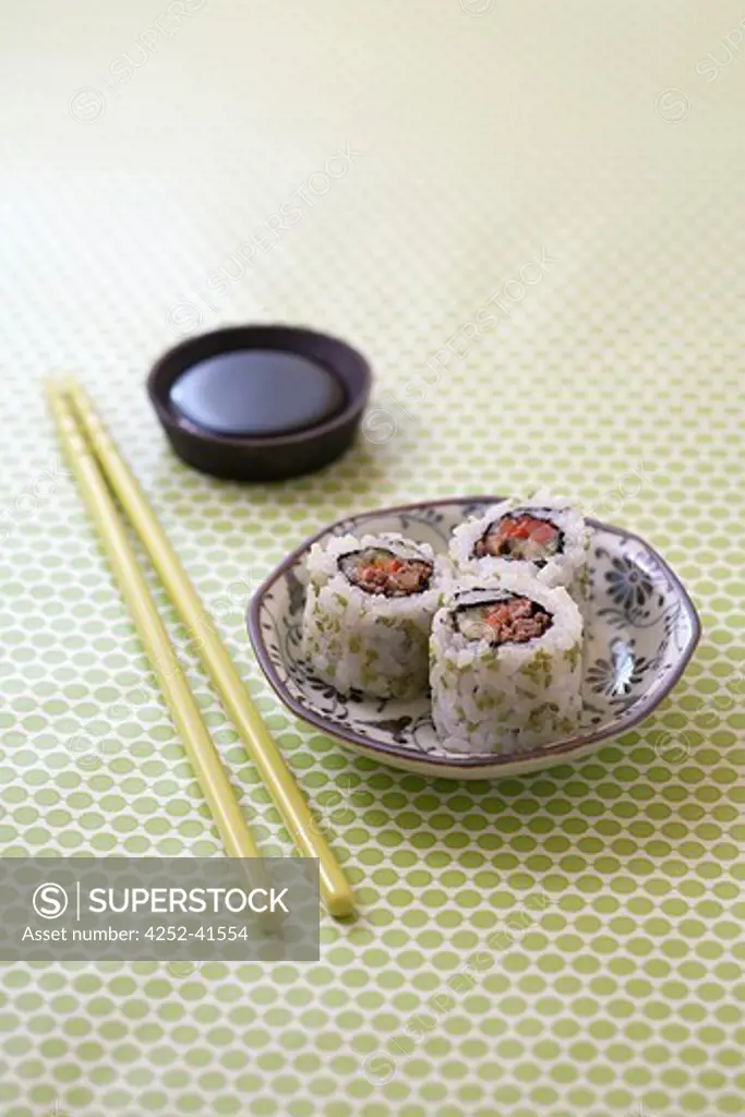 Minced beef and pepper california makis