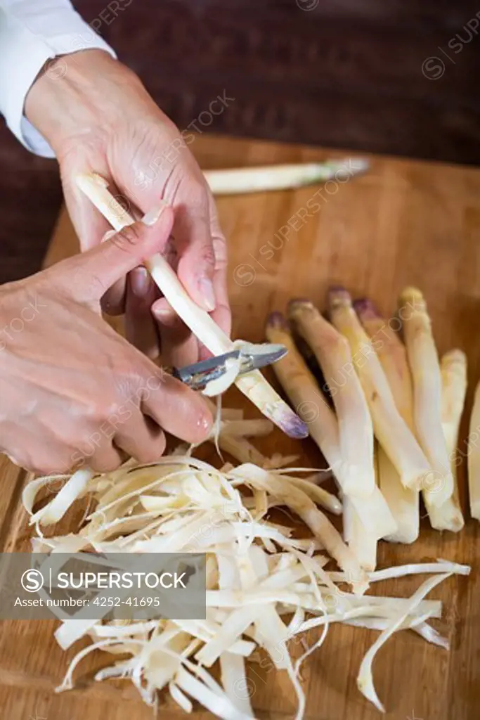 Asparagus preparation, peeling