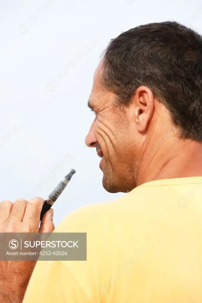 Man electronic cigaret