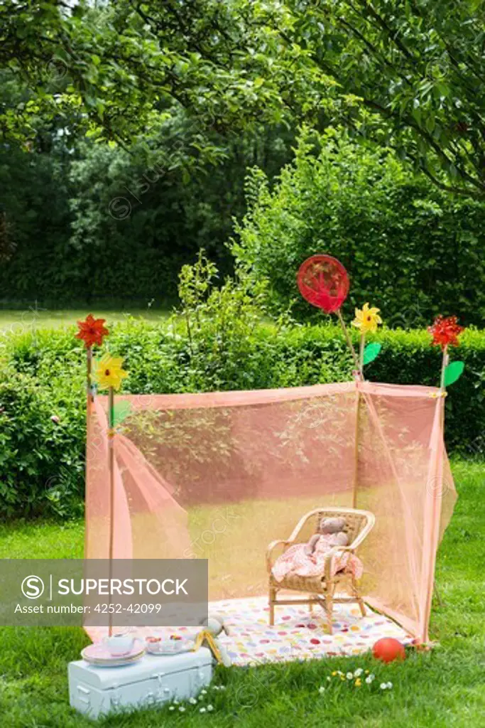 Kids tent summer garden