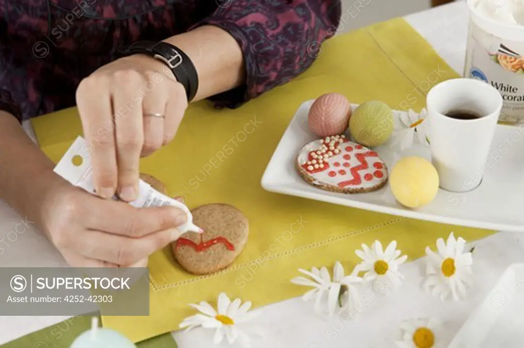 Icing Easter cookies
