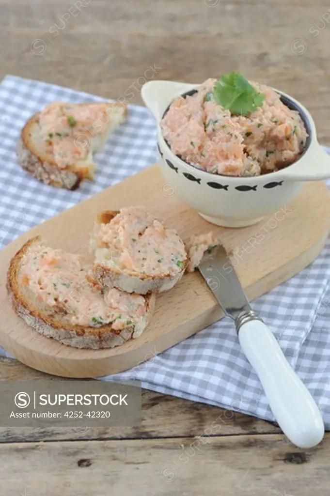 Salmon rillettes with herbs
