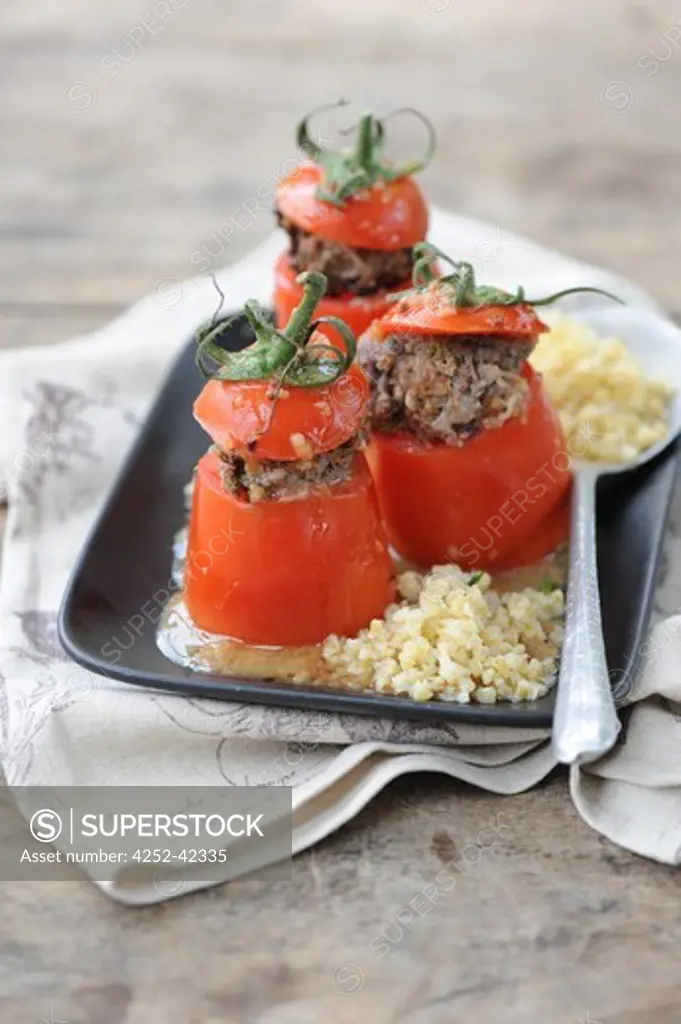 Stuffed tomatoes with bulgur