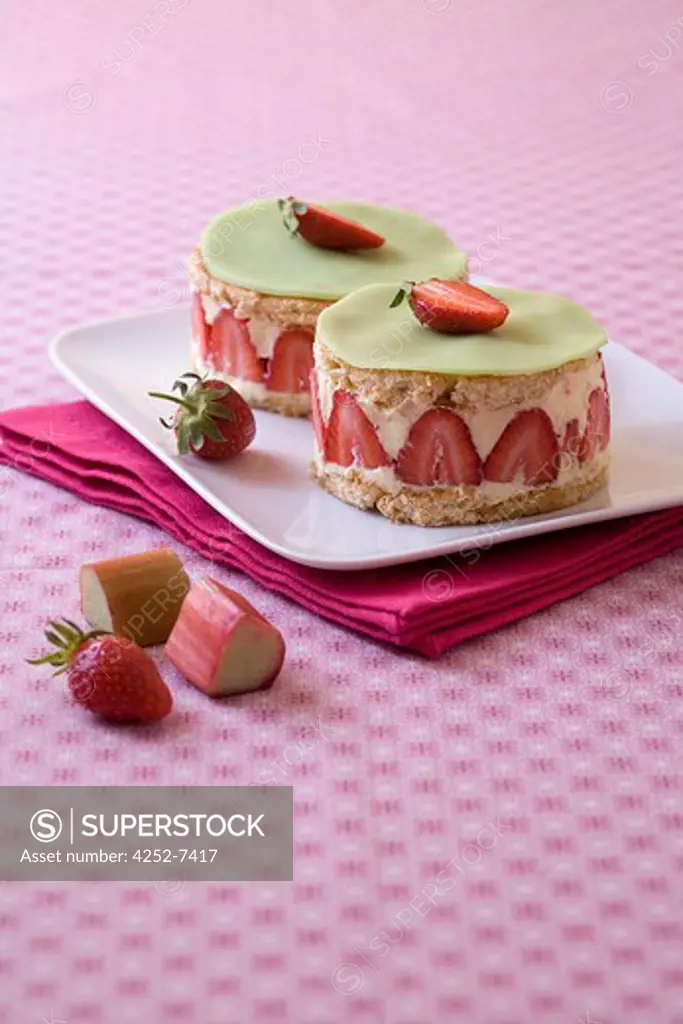 Rhubarb strawberry cakes