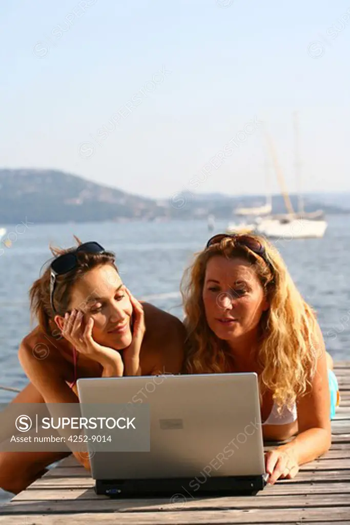 Friends beach computer