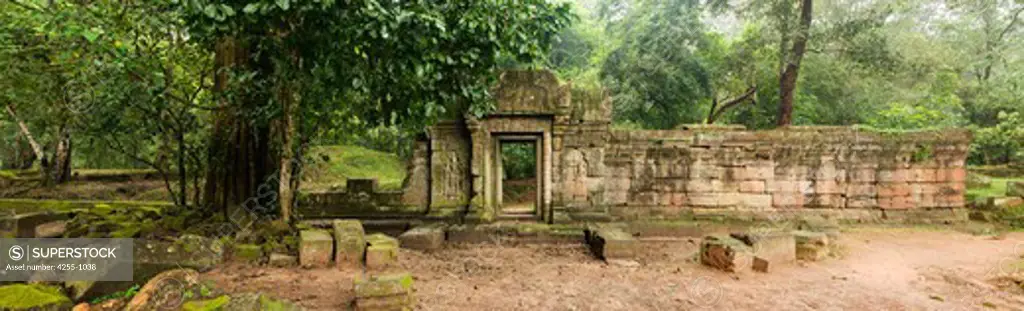 Cambodia, Angkor Wat, Baphuon Temple, Old wall and doorway