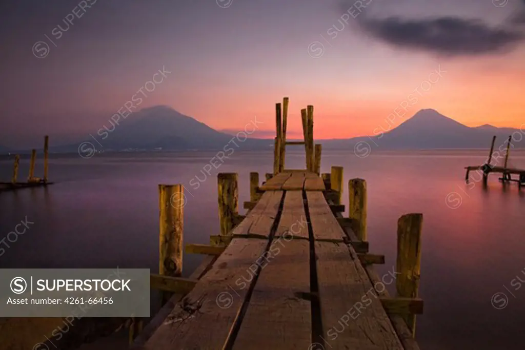 Lake Atitlan, volcan Atitlàn, volcan San Pedro, Panajachel, Sololà, Guatemala, America