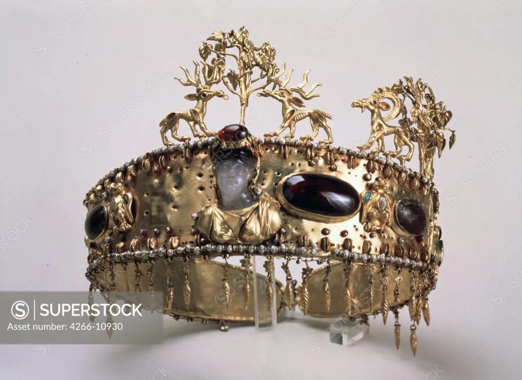Royal crown by unknown artist, gold, coral, pearl, amethyst , 1st century, Russia, St Petersburg, State Hermitage, 15x61