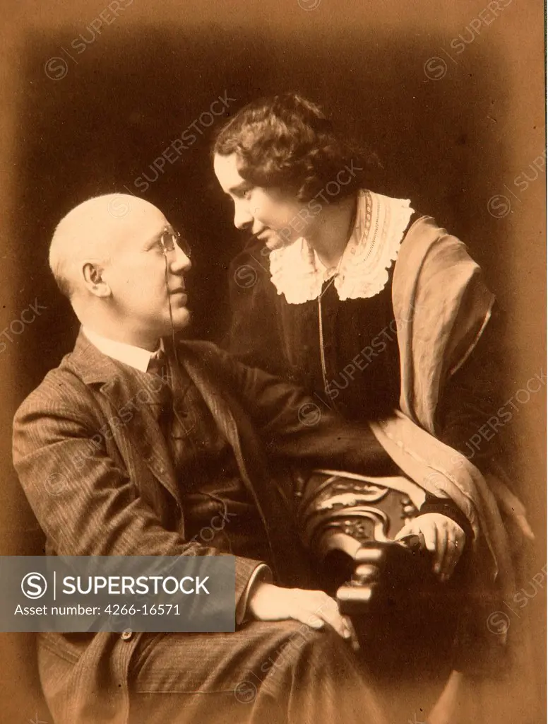 Portrait of the author Fyodor Sologub (1863-1927) with his wife by Leshchinsky, Michail Yakovlevich (1867-1927)/The State Museum of A.S. Pushkin, Moscow/1910/Photograph/Russia/Portrait