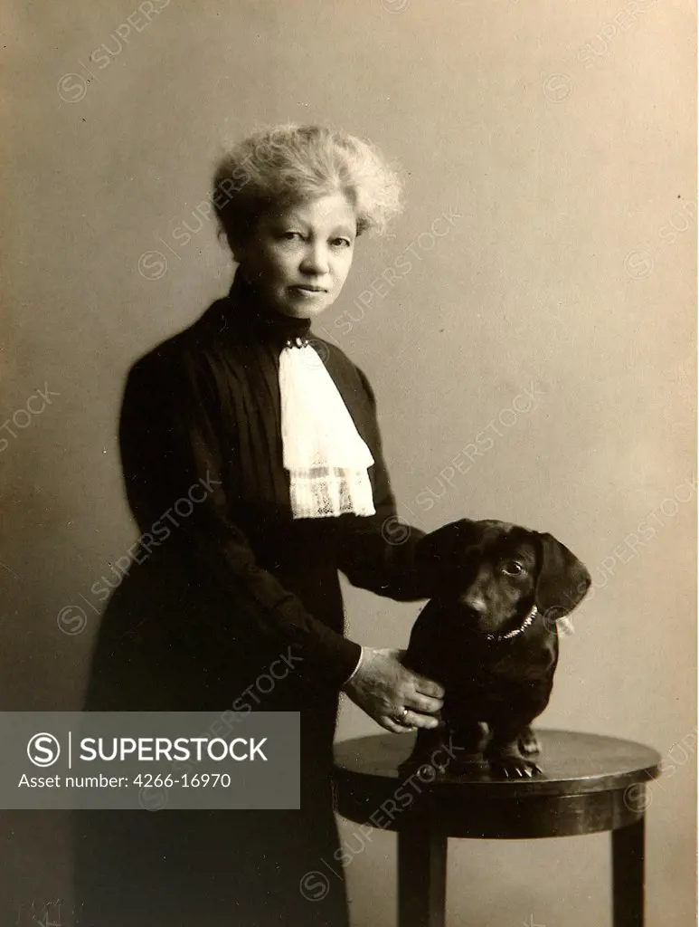 Portrait of the Author and translator Alexandra Beketova-Blok (1860-1923), Mother of poet Alexander Blok by Fischer, Karl August (1859-after 1923)/The State Museum of A.S. Pushkin, Moscow/1915/Silver Gelatin Photography/Germany/Portrait