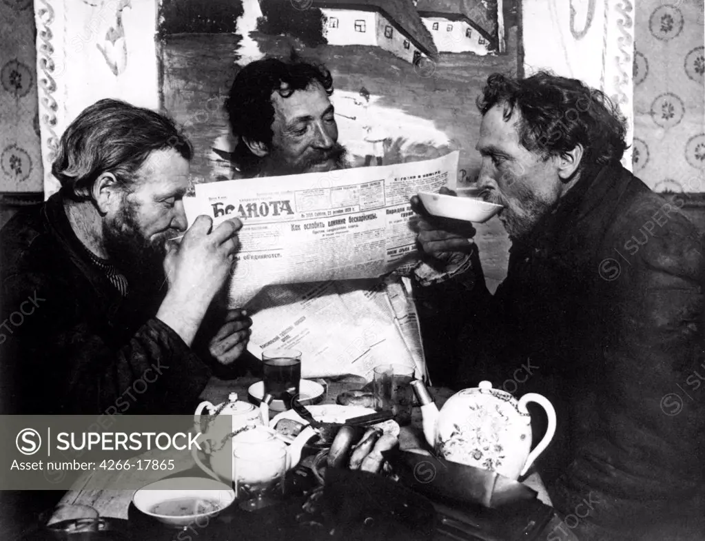 Tea drinking by Ignatovich, Boris Vsevolodovich (1899-1979)/Moscow Photo Museum (House of Photography)/1926/Photograph/Russia/Genre
