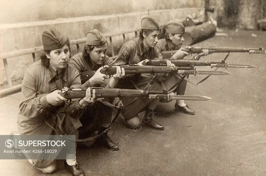 Great Patriotic War. Women Military Training by Otsup, Pyotr Adolfovich (1883-1963)/Russian State Film and Photo Archive, Krasnogorsk/1941/Photograph/Russia/History