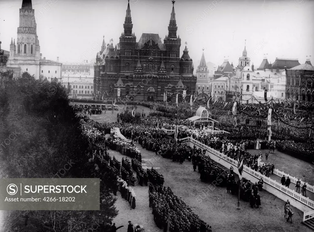 Church service at the Red Square to Celebrate the 100th Annyversary of the War in 1812 by Photo studio K. von Hahn  /Russian State Film and Photo Archive, Krasnogorsk/1912/Silver Gelatin Photography/Russia/History