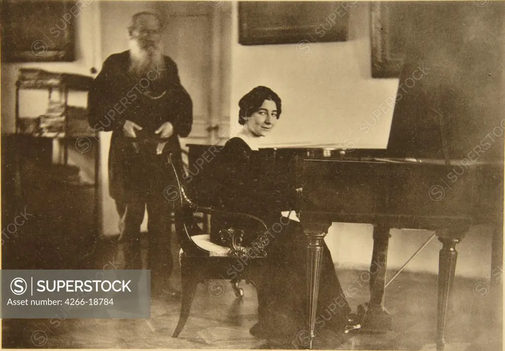 Leo Tolstoy with the harpsichordist Wanda Landowska (1879-1959) by Tolstaya, Sophia Andreevna (1844-1919)/State Museum of Leo Tolstoy, Moscow/1907/Albumin Photo/Russia/Music, Dance,Portrait,Genre