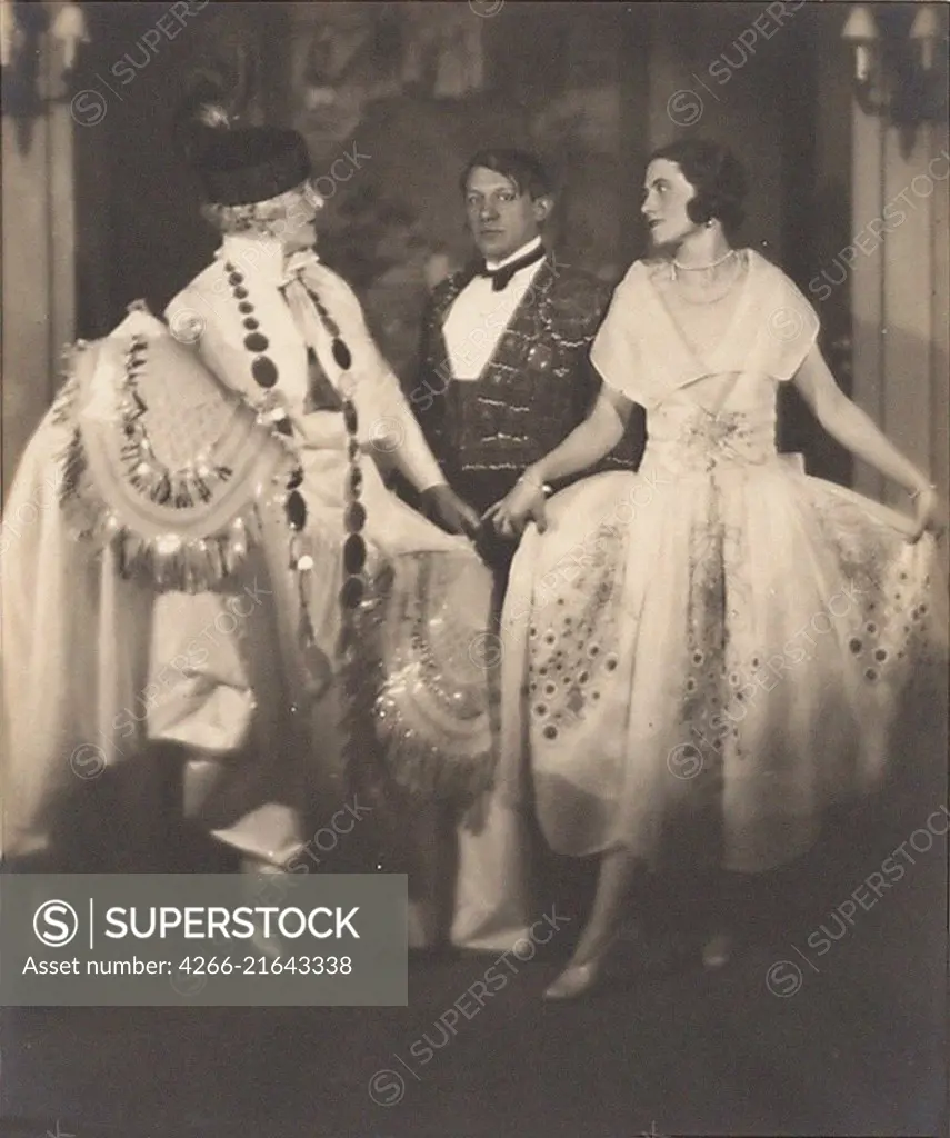 Madame Errazuriz, Pablo Picasso and Olga Khokhlova at a ball of Count  Etienne de Beaumont, Montparnasse, Anonymous - SuperStock