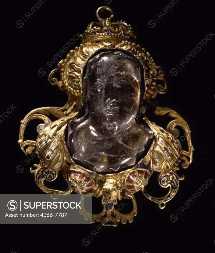 Cameo with face of duchess Diane De Poitiers by Anonymous artist, Glass, cutting, engraving, gold and enamels, 16th century, Bibliotheque Nationale de France, 41x32