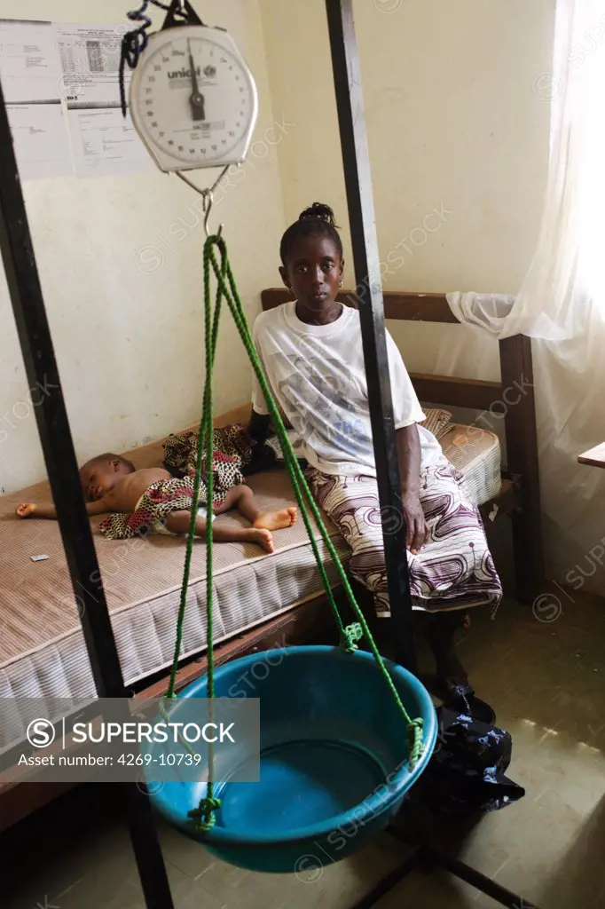 Woman with her child in the consulting room. Program of ambulatory treatment of malnutrition implemented by a local non-governmental organisation and Action contre la Faim (ACF), an international non-governmental organisation (Action against Hunger). Pipeline hospital, Monrovia, Liberia.