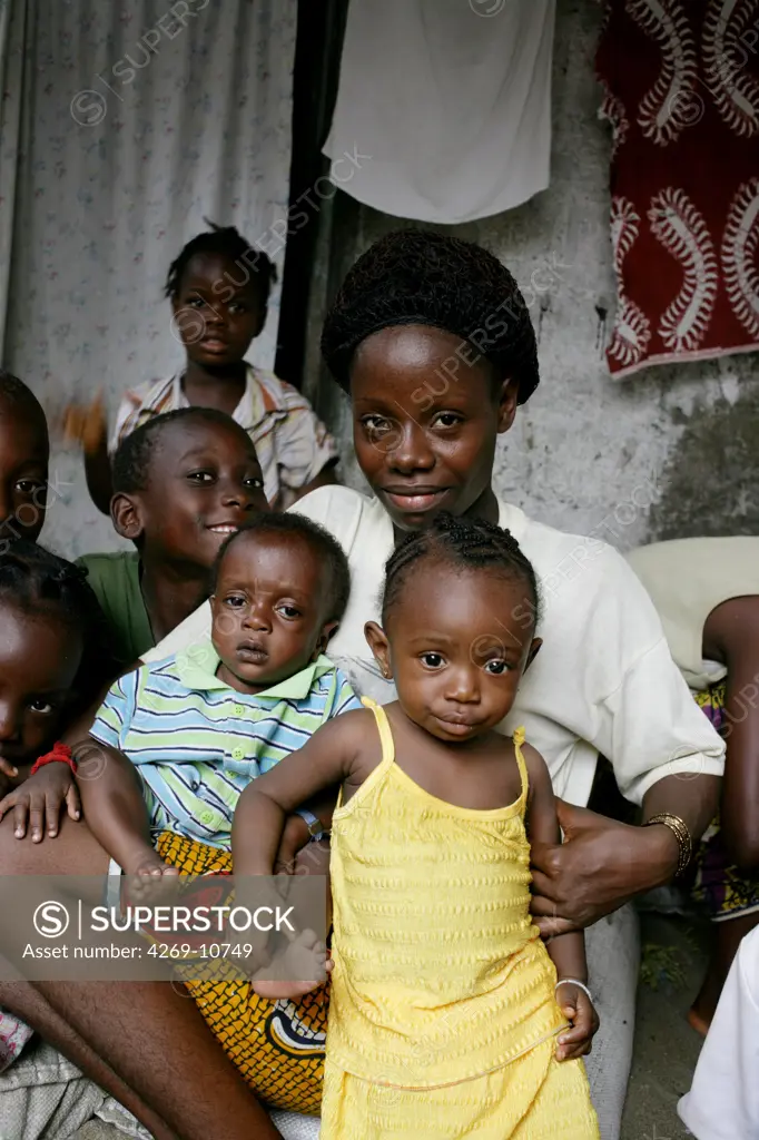 Woman with her children, somme of them suffering from malnutrition. Program for prevention of malnutrition implemented by Action Contre la Faim (ACF), an international non-governmental organisation (Action against Hunger), and aimed at mothers and futur mothers of Westpoint shantytown, Monrovia, Liberia.