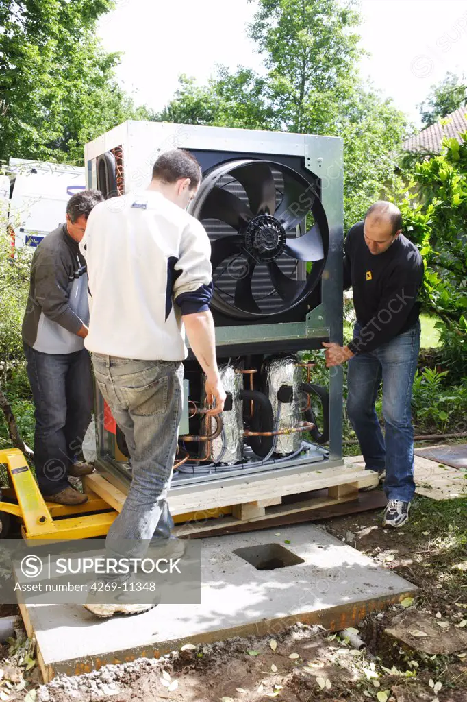 Installation of a air-source heat pump, a low-energy heating-cooling system for housing.