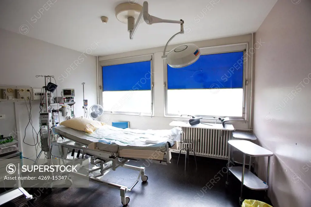 Empty labor room. Maternity department, Cochin hospital, Paris, France.
