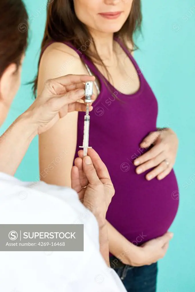 Pregnant woman vaccination.