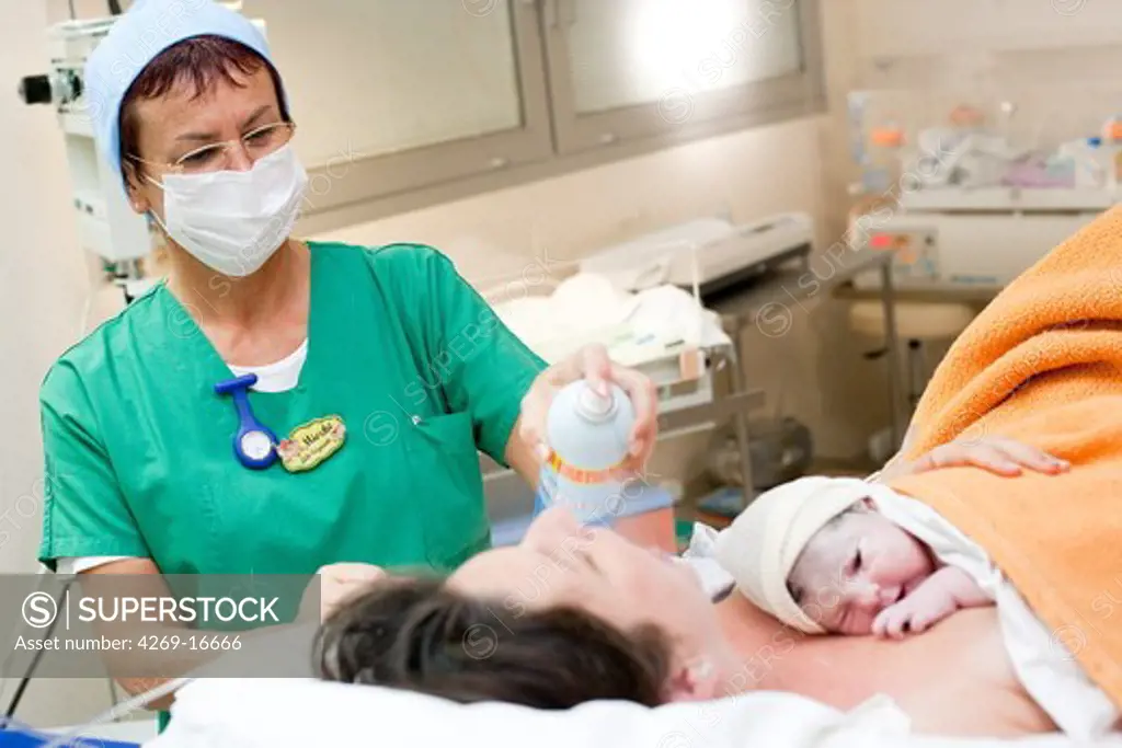 Woman in labor room during delivery. Obstetrics and gynaecology department, Saintonges hospital, Saintes, France.