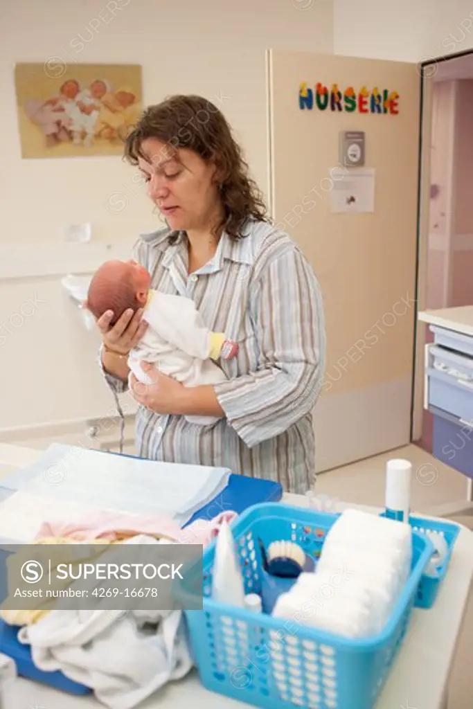 Mother and newborn baby. Obstetrics and gynaecology department, Saintonges hospital, Saintes, France.