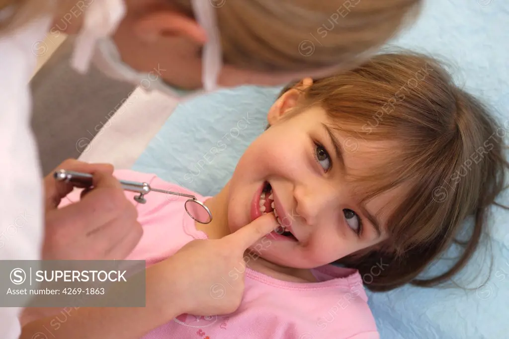 Dentist examining the teeth of a 4 years old child.