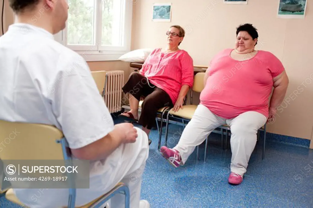 Female patients following an exercise program with a physiotherapist. Limoges hospital offers its obese patients requiring hospitalization for five days for a multidisciplinary management of obesity. Department of Internal Medicine, Endocrinology, Diabetes and Metabolic Diseases. Limoges, France.