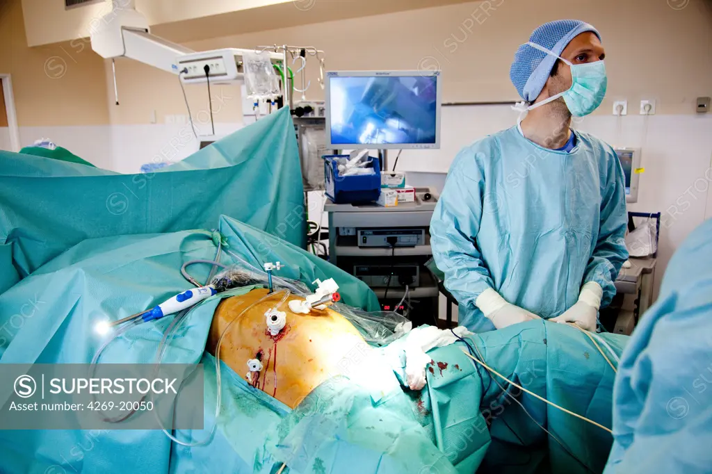 Partial removal of a liver from a living donor by laparoscopy for a transplantation. Here, graft preparation. Department of Surgery of Pr Olivier Soubrane. St Antoine hospital, Paris.