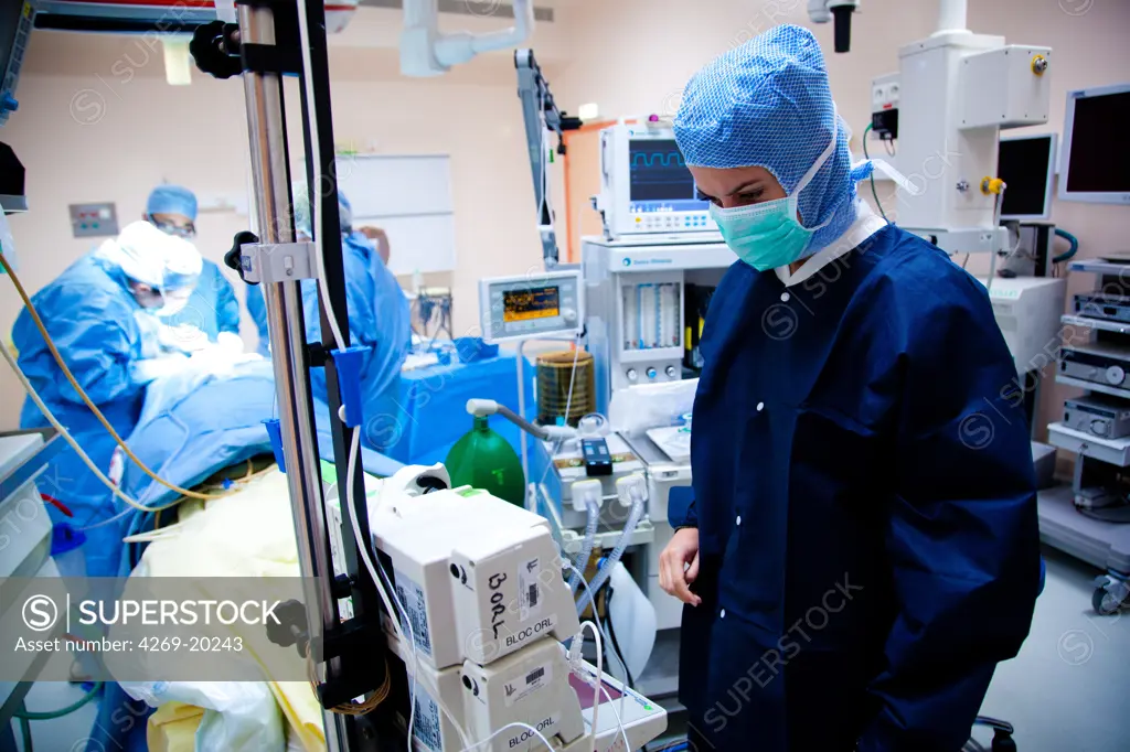 Anesthetist nurse at operating theatre. Labiroisière Hospital.