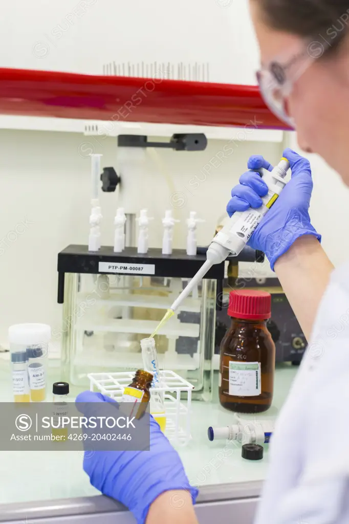 Cyanide determination in blood. Forensic analysis, Laboratory of Pharmacology, toxicology and pharmacovigilance, Biology and Research Center (CBRS) of Limoges hospital, France.