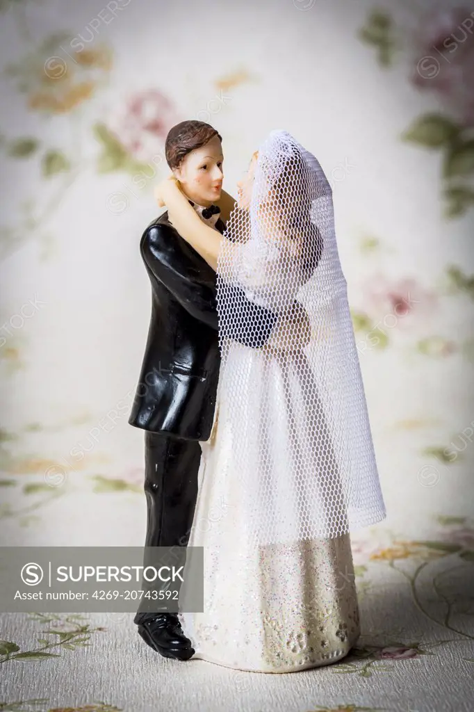 Figurines of a married couple.