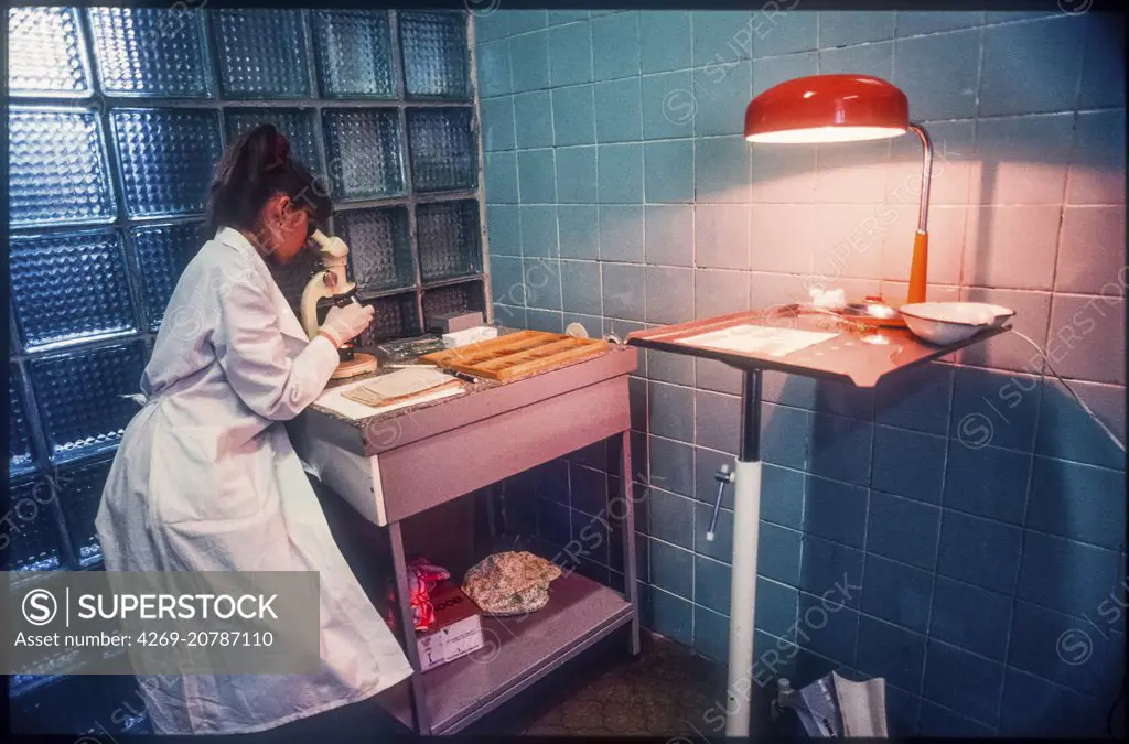 Institute of Endocrinology Professor Tronko, treatment of metastatic cancers of the thyroid by radioactive iodine. Kiev, Ukraine, May 1995.