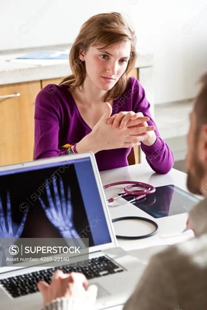 Woman consulting for hand pain.