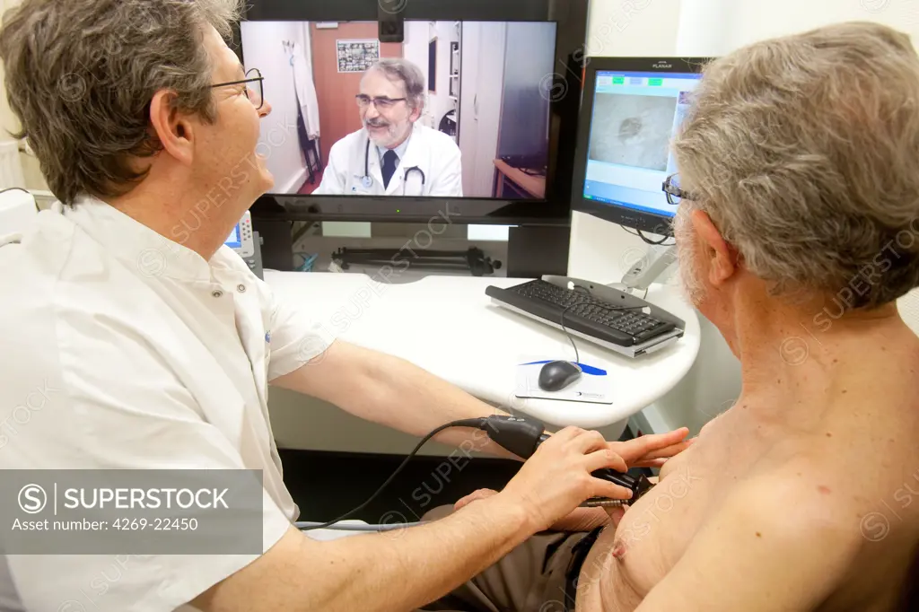 Telemedicine consultation between two hospitals (Hospital Vaugirard and Hospital Européen Georges Pompidou, HEGP). Network TéléGéria, consultation at a distance system developed by HEGP under the coordination of Dr Peter Espinoza. Paris, France.