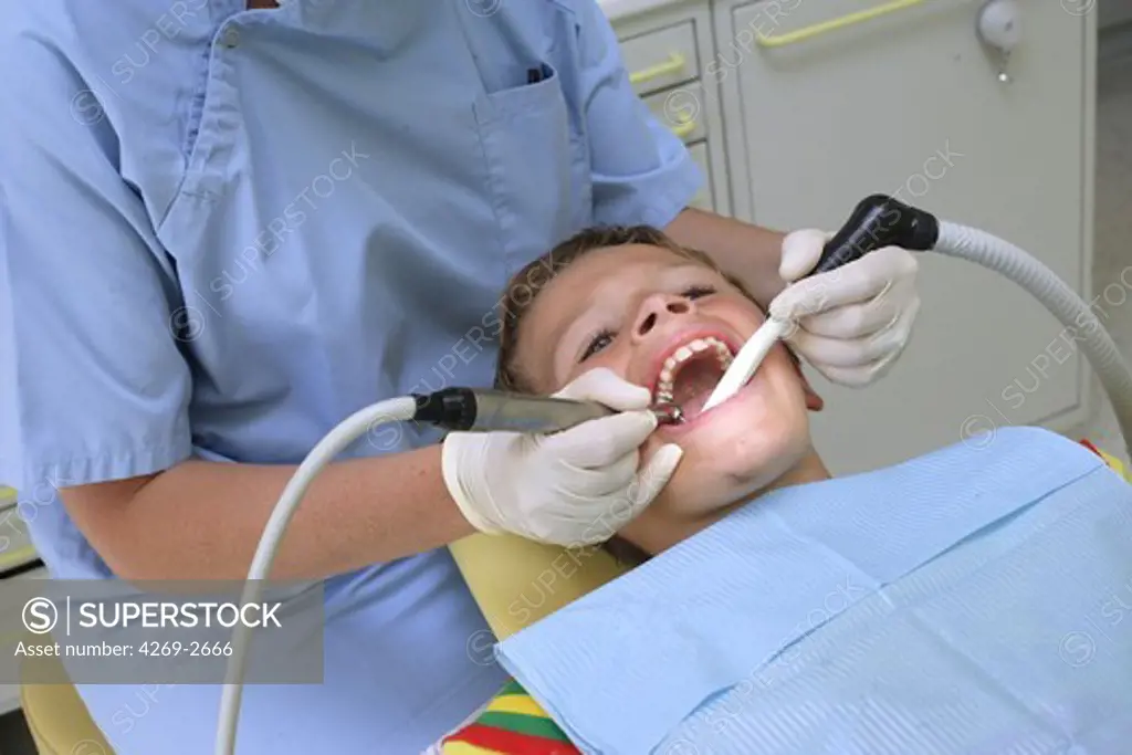 8 years old child at the dentist.