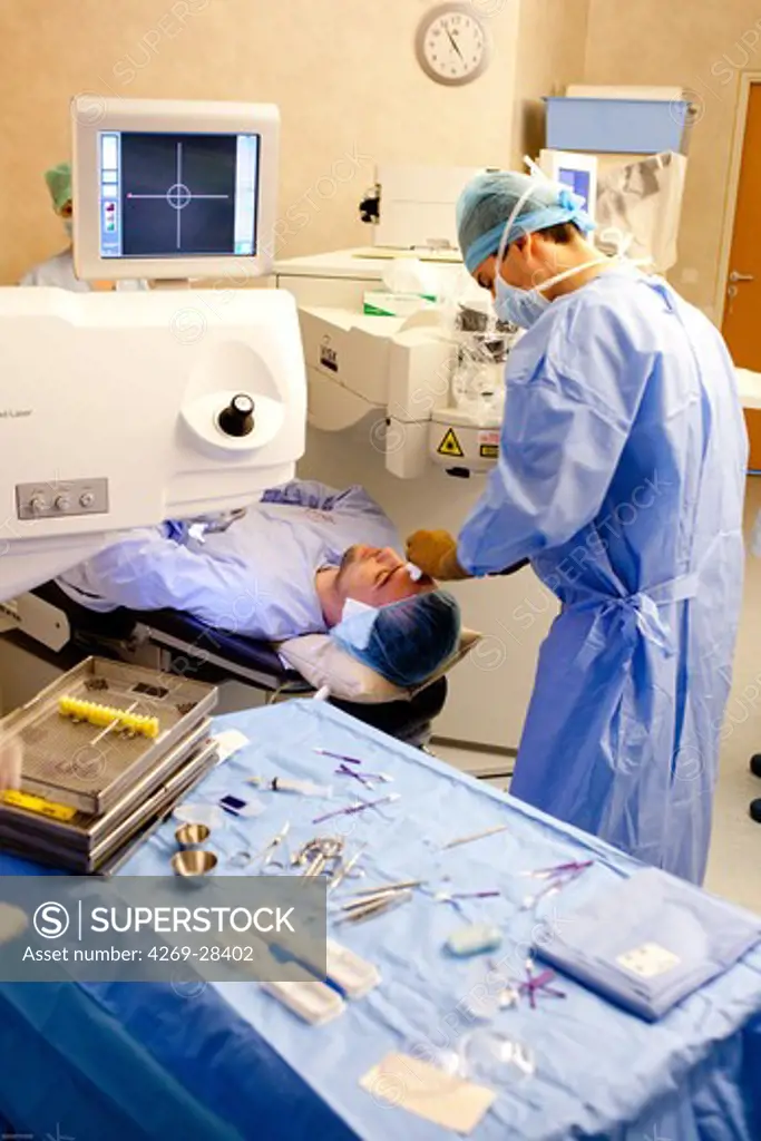 Laser surgery for myopia (short-sightedness). Centre François Xavier Michelet, Pellegrin hospital, Bordeaux, France.