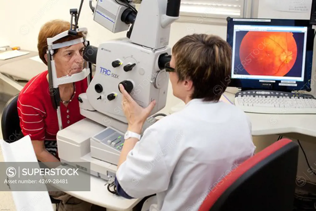 Patient undergoing eye laser fluorescein angiography. This fundus oculi examination allows an observation the blood vessels of the retina and the macula. Department of Ophthalmology of Pellegrin hospital, Bordeaux, France.