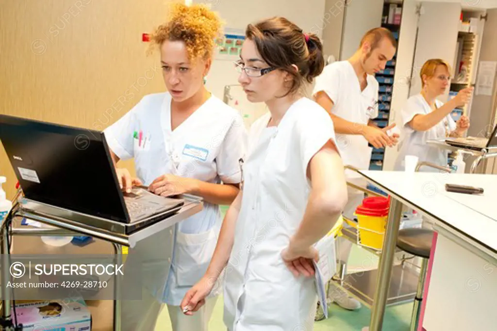 Nurse and midwife student preparing prescriptions. Bordeaux hospital, France.