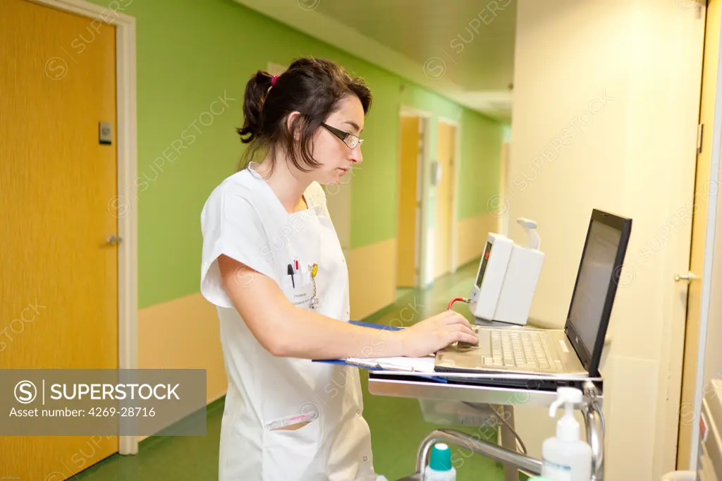 Midwife student. Bordeaux hospital, France.