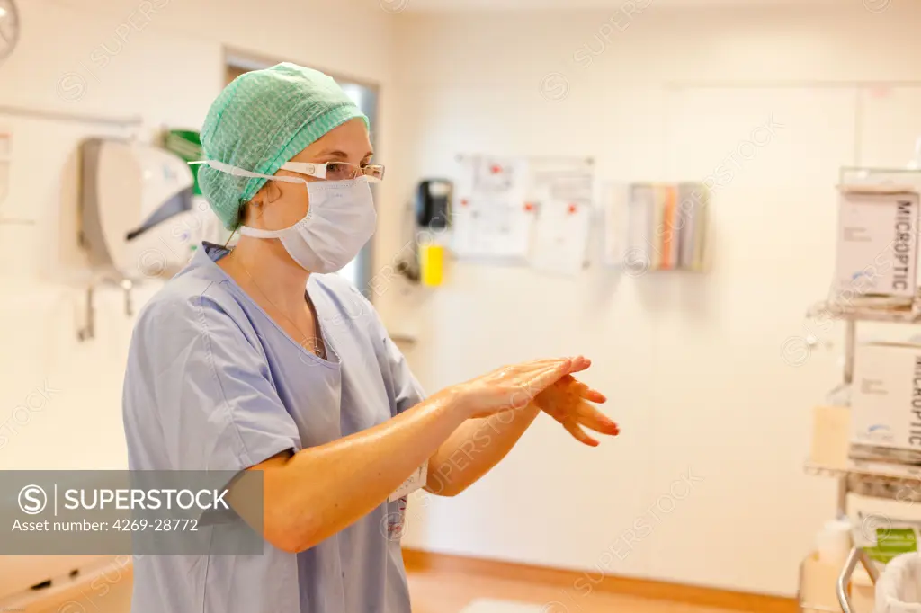 Nurse. Hygiene protocol. Hand washing with a hydroalcoholic gel before entering the operating room. Bordeaux Hospital. France.