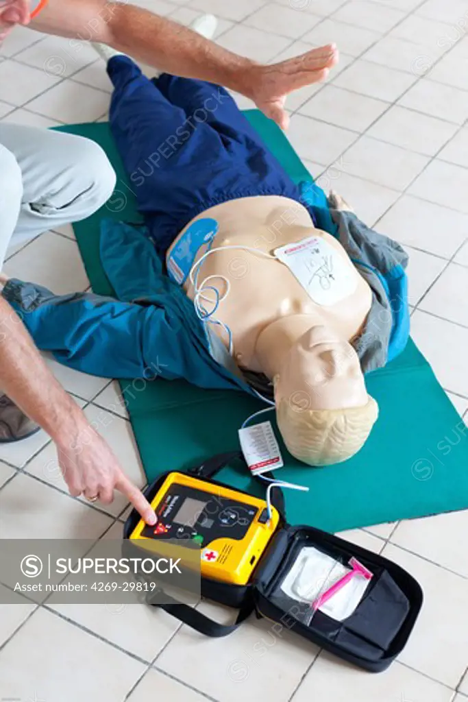 First aid training courses given by the French Red Cross. Portable semi-automatic heart defibrillator used on a mannequin.
