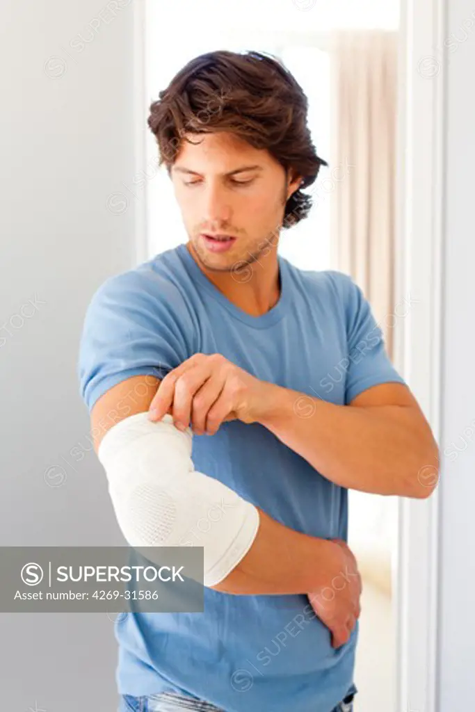 Man wearing a elbow holder.
