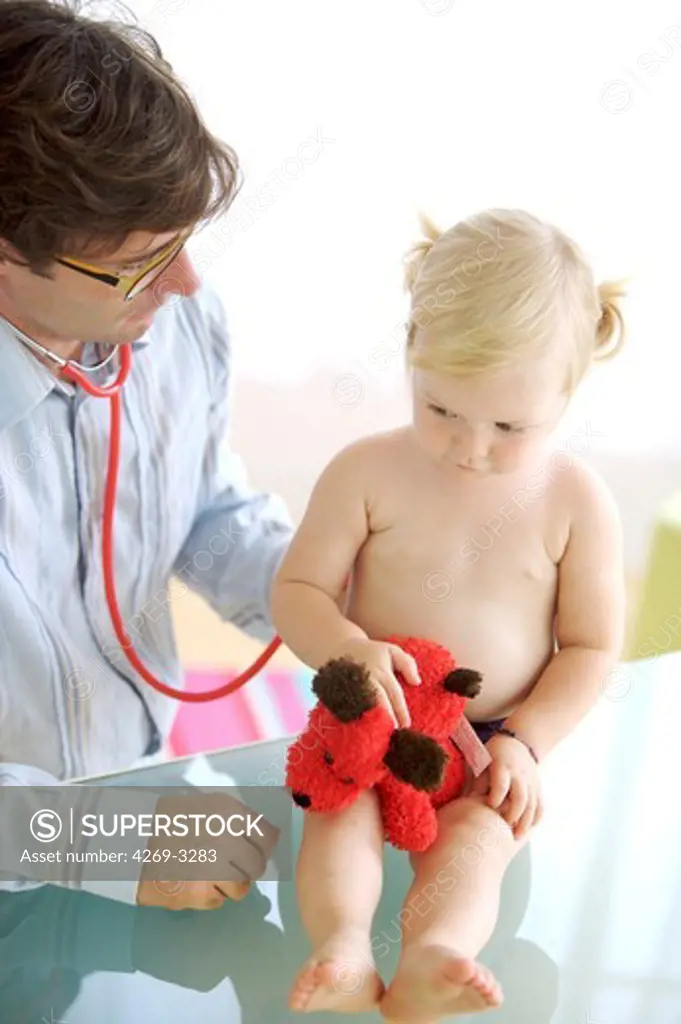 Pediatrician examining a 20 months old baby.